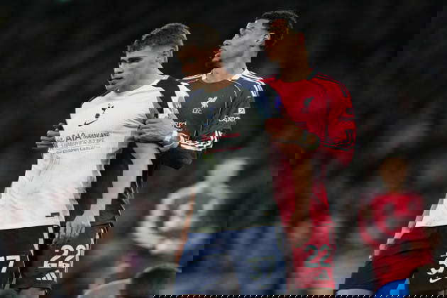 Premier League Tottenham Hotspur v Liverpool Micky van de Ven of Tottenham Hotspur and Hugo Ekitike of Liverpool during the Premier League match Tottenham Hotspur vs Liverpool at Tottenham Hotspur Stadium, London, United Kingdom, 20th December 2025 (Photo by Harvey Murphy News Images) Copyright: xHarveyxMurphy NewsxImagesx