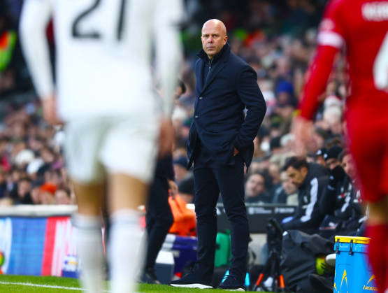 Fulham v Liverpool, English Premier League, Craven Cottage, London, UK - 04 01 2026 Liverpool Manager Arne Slot looks on from his technical area during the Premier League away against Fulham at Craven Cottage London Craven Cottage London GBR, UK NEWSPAPERS OUT Copyright: xMarkxGreenwoodx
