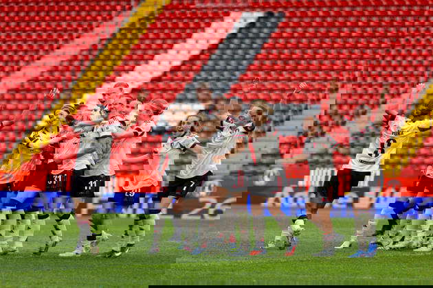 Football - FA Women™s FA Cup - Quarter-Final - Charlton Athletic FC Women v Liverpool FC Women LONDON, ENGLAND - Sunday, April 5, 2026: Liverpool s Zara Shaw celebrates with team-mates after scoring the first goal following her return after her ACL injury during the FA Women™s FA Cup Quarter-Final match between Charlton Athletic FC Women and Liverpool FC Women at The Valley. (Photo by David Rawcliffe Propaganda) LONDON The Valley GREATER LONDON ENGLAND Copyright: xPropagandaxPhotoxAgencyx P2026-04-05-Charlton_W_Liverpool_W-157