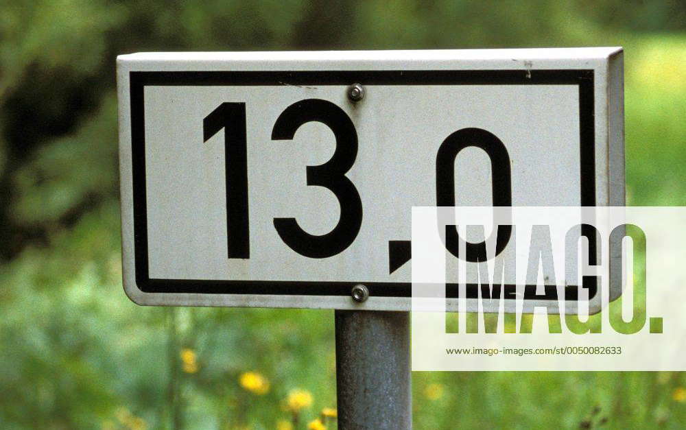 Schild Mit Der Zahl 13 Am