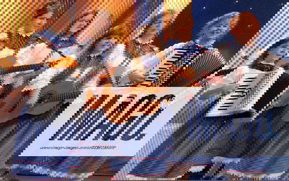 Mühlenhof Musikanten Zuhause sein in einer schönen Welt 1994 YouTube Mühlenhof Musikanten Zuhause sein in einer schönen Welt 1994 YouTube