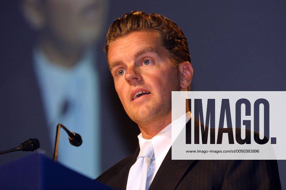 Dr. Henning Kreke (GER Vorstandsvorsitzender Douglas Holding AG