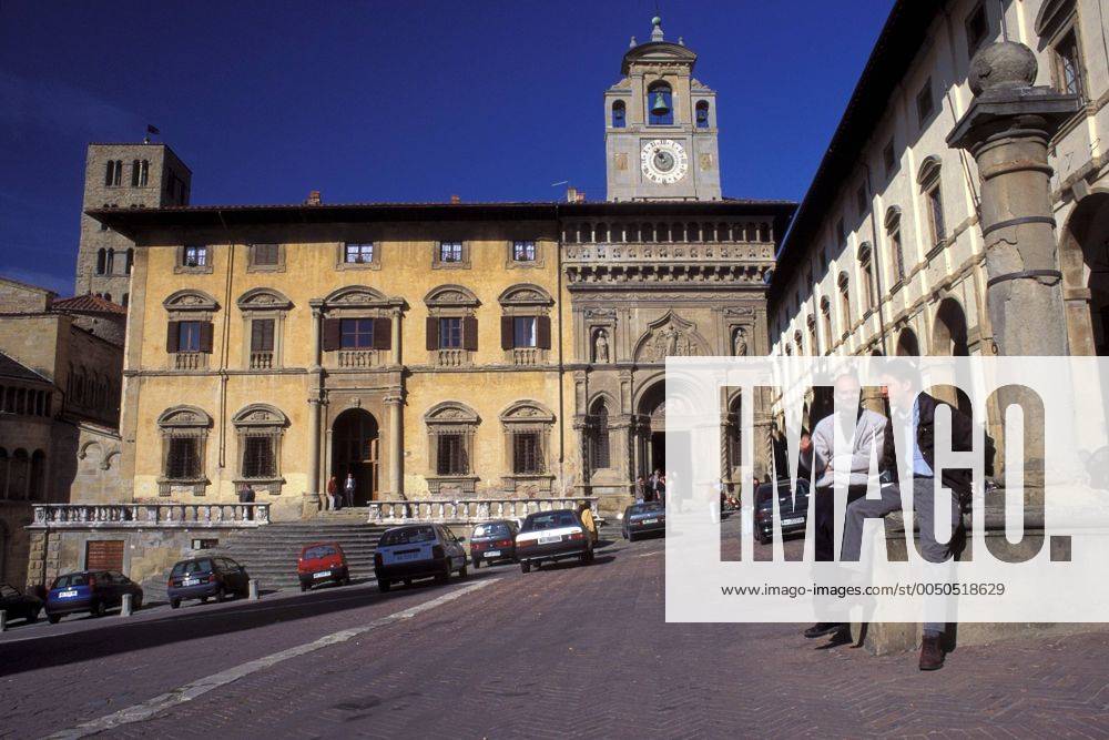 Palazzo del Tribunale an der Piazza Grande in Arezzo in der Toskana