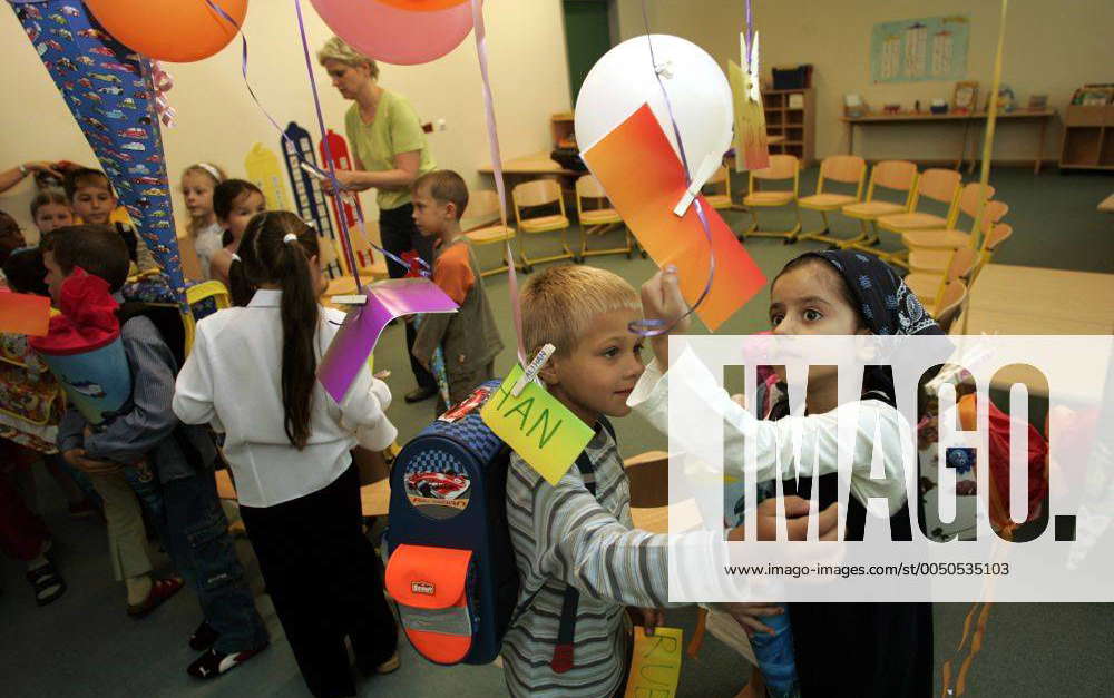 ABC-Schützen während ihrer Einschulung in die Hunsrück-Grundschule in ...