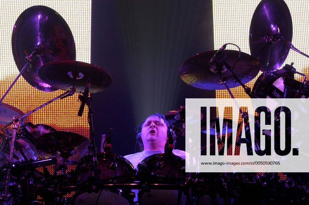 Drummer Gary Wallis (GBR Schiller) anlässlich eines Konzerts in der ...