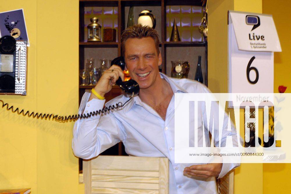 9Live-Moderator Big-Brother-Jürgen telefonierend anlässlich eines ...
