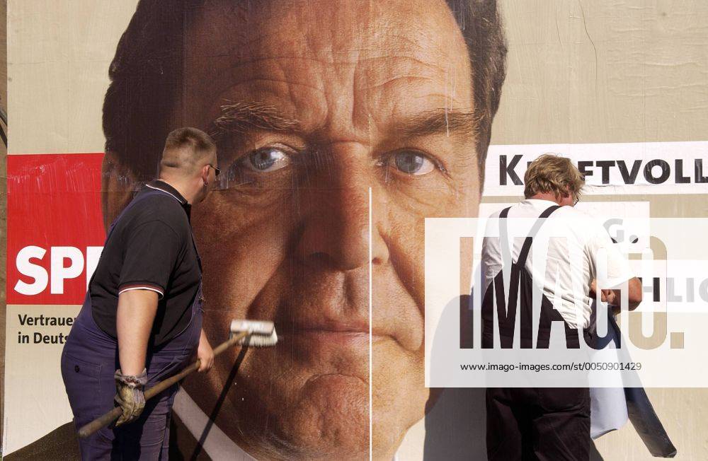 Plakatkleber erneuern SPD-Wahlplakat mit Gerhard