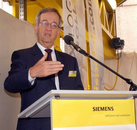 Dr. Heinrich von Pierer (GER Vorstandsvorsitzender Siemens AG) mit ...