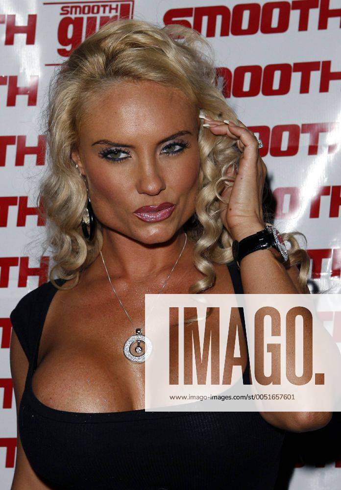 Model Nicole Coco Austin (USA) anlässlich der Smooth Magazine Issue