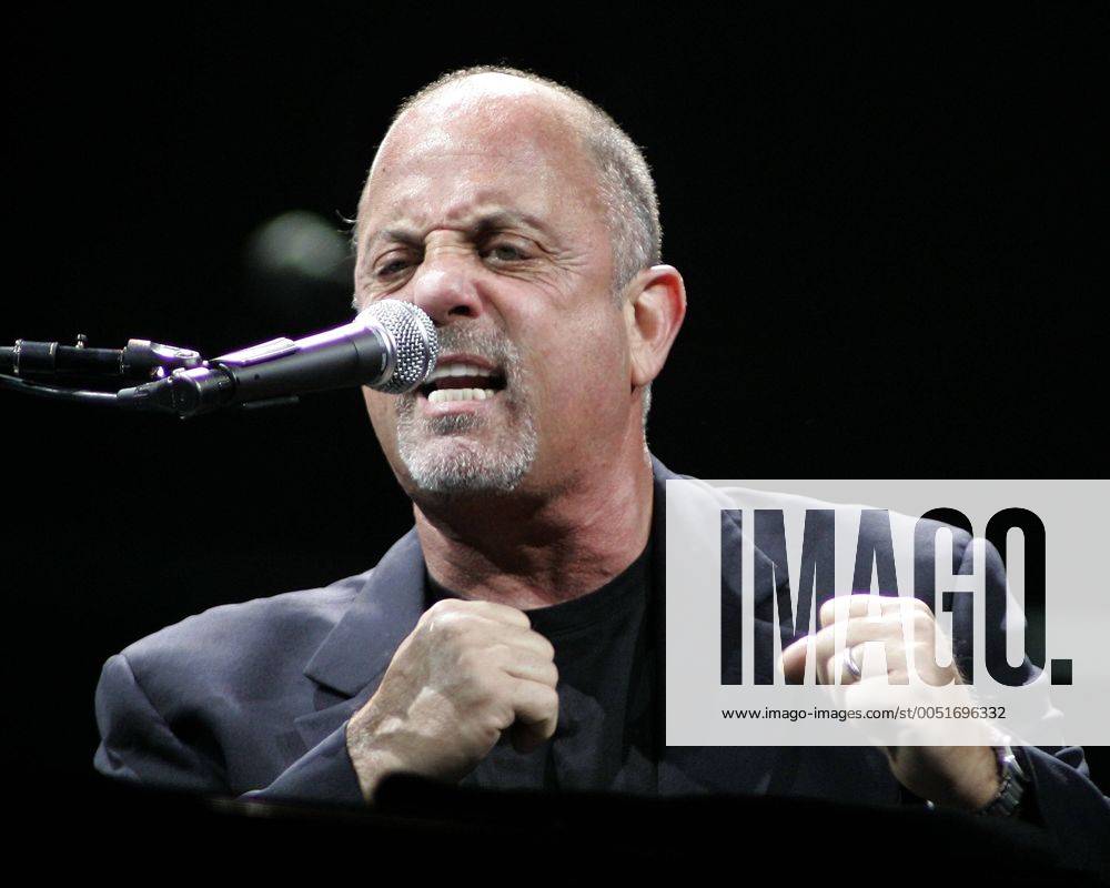 Sänger Billy Joel (USA) während eines Konzertes in der American ...