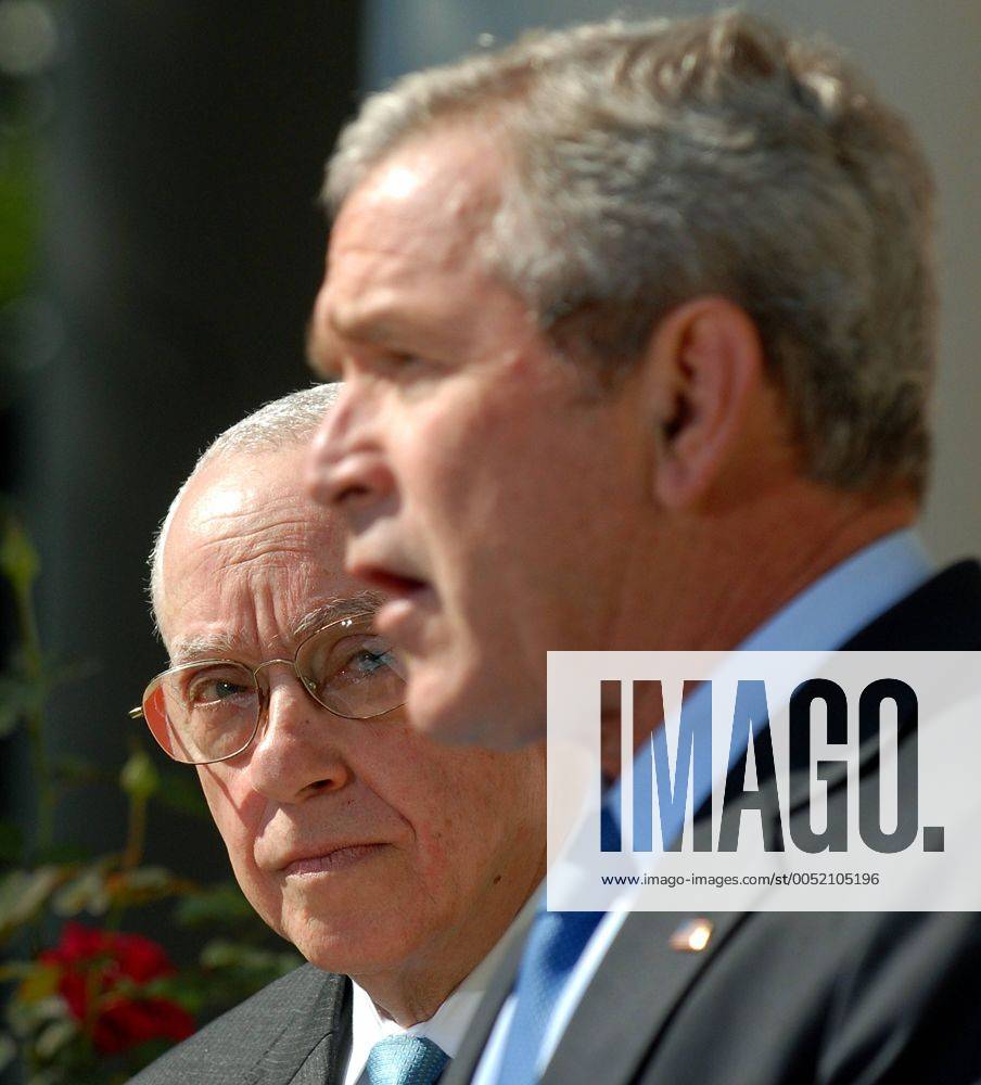 Präsident George W. Bush (vorne, USA Republikaner) und Michael B ...