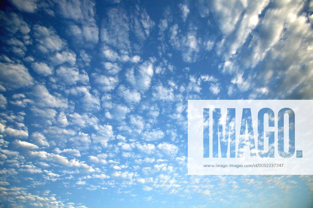 Wolkenhimmel über Japan Y (aflo_IK