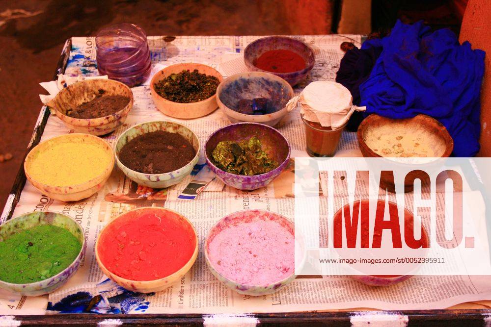 verschiedene-farben-im-f-rberviertel-der-medina-souk-in-marrakesch