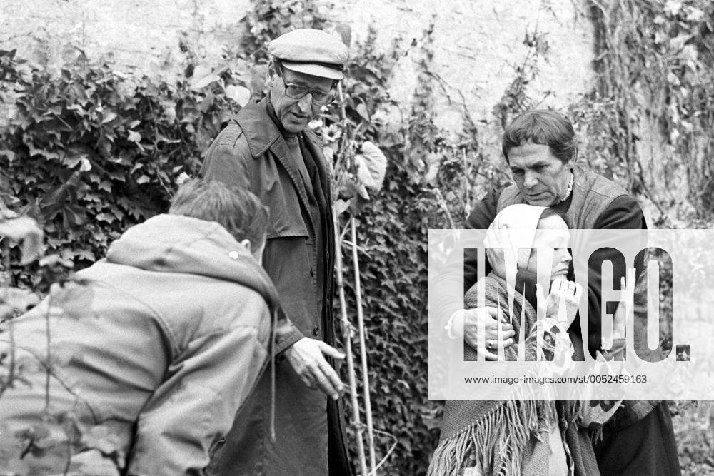 Schauspieler Ulrich Thein (re., DDR), Schauspielerin Barbara Schnitzler ...