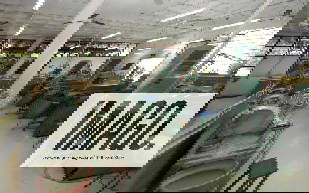 Fabrik mit Maschinen zur Herstellung von JadeFiguren und JadeSchmuck