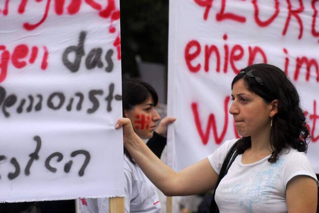 Georgier Protestieren In Berlin Gegen Das Militärische Vorgehen ...