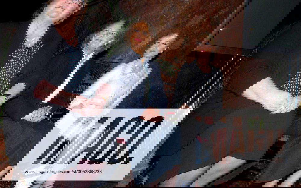 V.l.n.r. Rosemary Shrager, Gill Harbord und Tara Conner anlässlich der