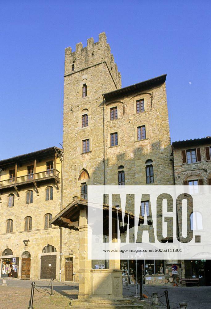 Zisterne vor Palazzo Lappoli Cisterna Piazza Grande Arezzo