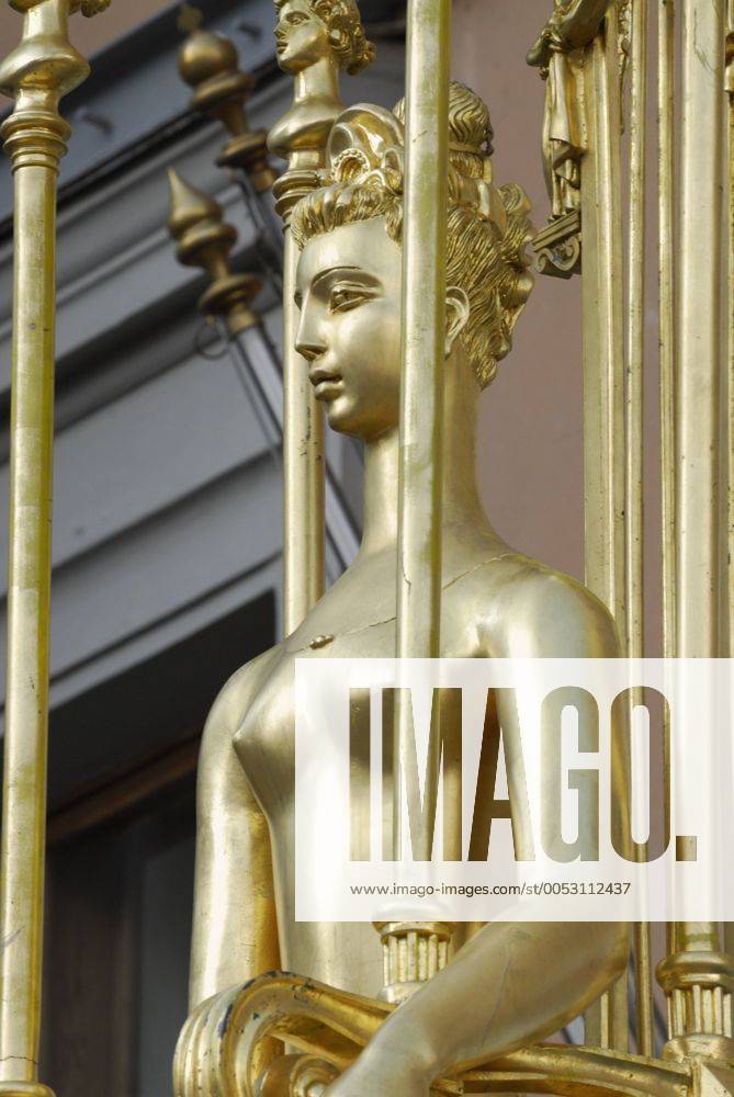 Statue der Prinzessin Turandot, einer Figur aus dem Theaterstück ...