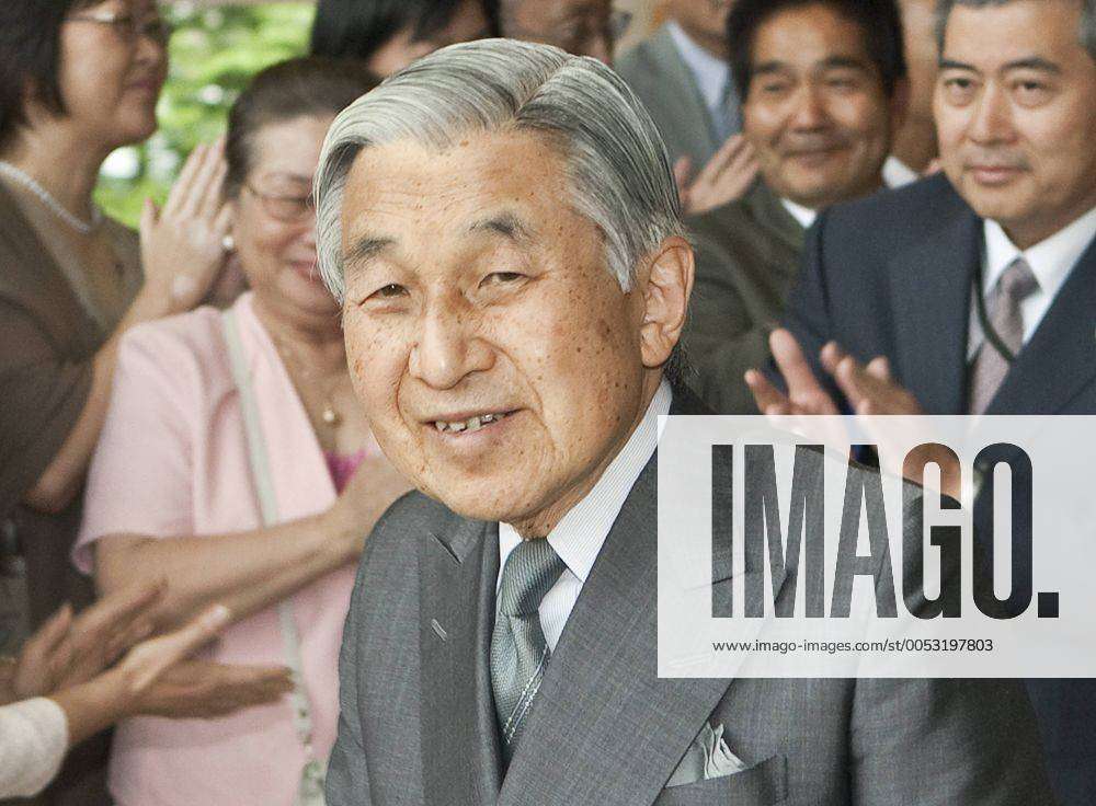 Japan S Emperor Akihito And Empress Michiko Visit Nikkei Place A