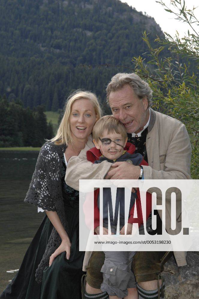 Schauspieler Gerd Silberbauer mit Freundin Julia Stelter und Sohn Arthur beim Erlebnistag der Jose C