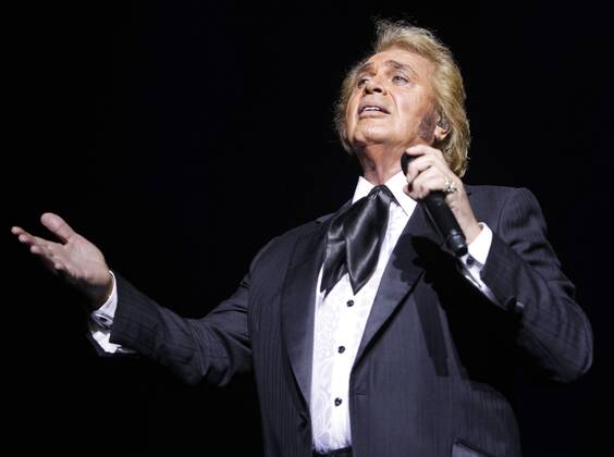 Singer Engelbert Humperdinck performs in concert at the Grand Rex ...