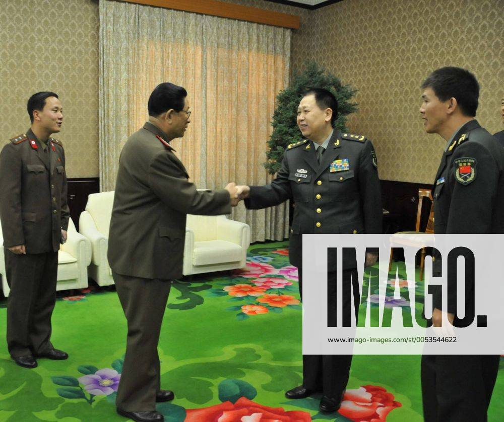 (091020) PYONGYANG, Oct. 20, 2009 (Xinhua) Pak Jaegyong (2nd, L