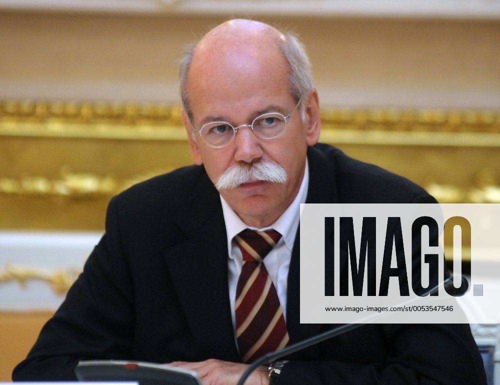 Itar Tass 173 Moscow Russia October 21 2009 Dr Dieter Zetsche Chairman Of The Board Of 3942