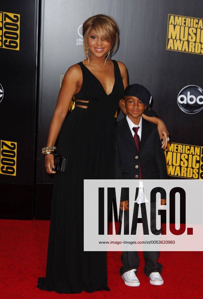 Toni Braxton & son Denim Cole Braxton Lewis 2009 AMERICAN MUSIC AWARDS ...