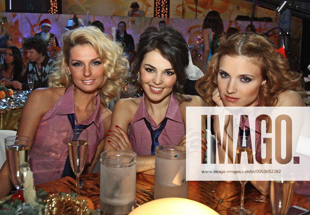 Anna Tsukanovaning kokraklari Stavrapolda bir soat jinsiy aloqa