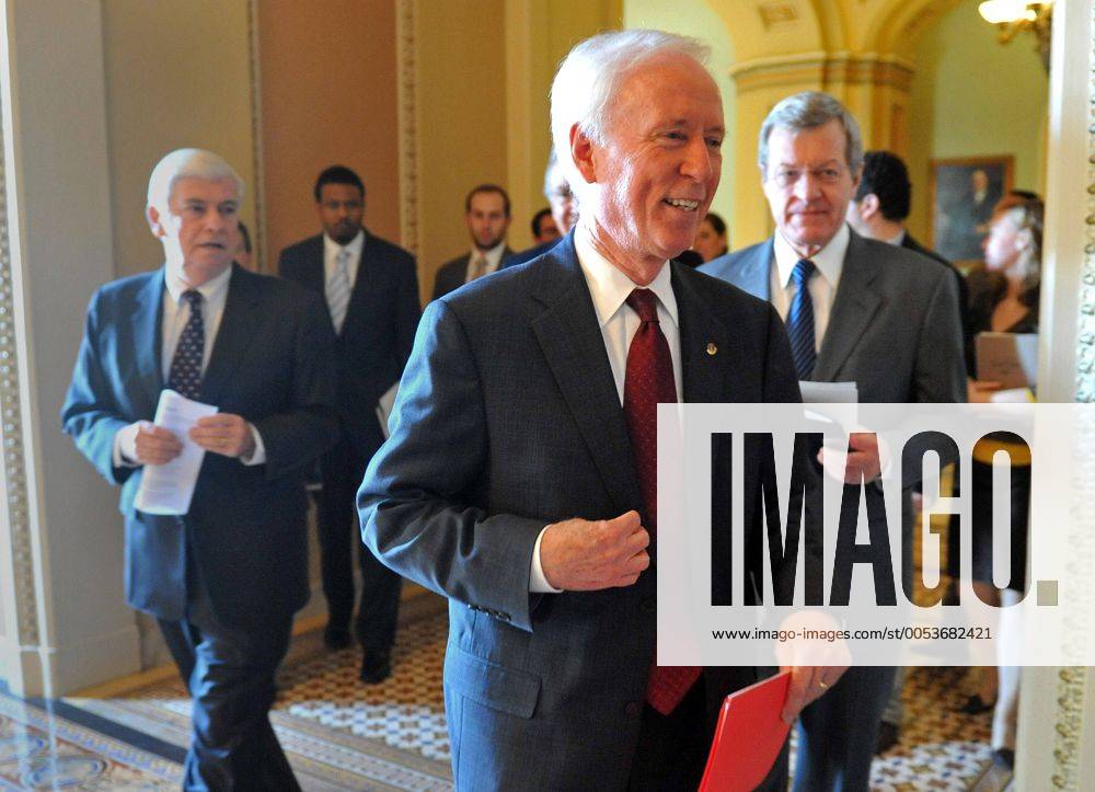 American Medical Association President Cecil Wilson makes his way to a press conference as he is
