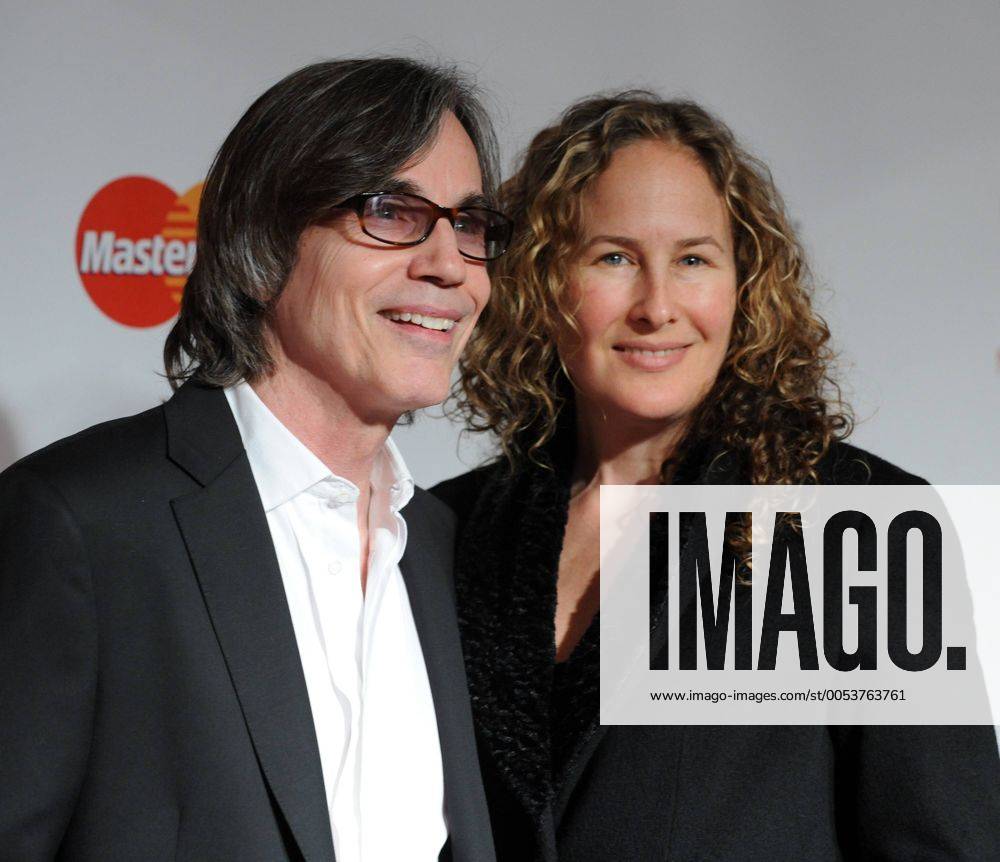 Musician Jackson Browne and Dianna Cohen attend the 2010 MusiCares Person of the Year Tribute to Nei