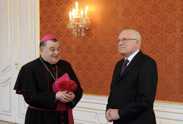 Czech president Vaclav Klaus (right) meets Jiri Paroubek (left ...