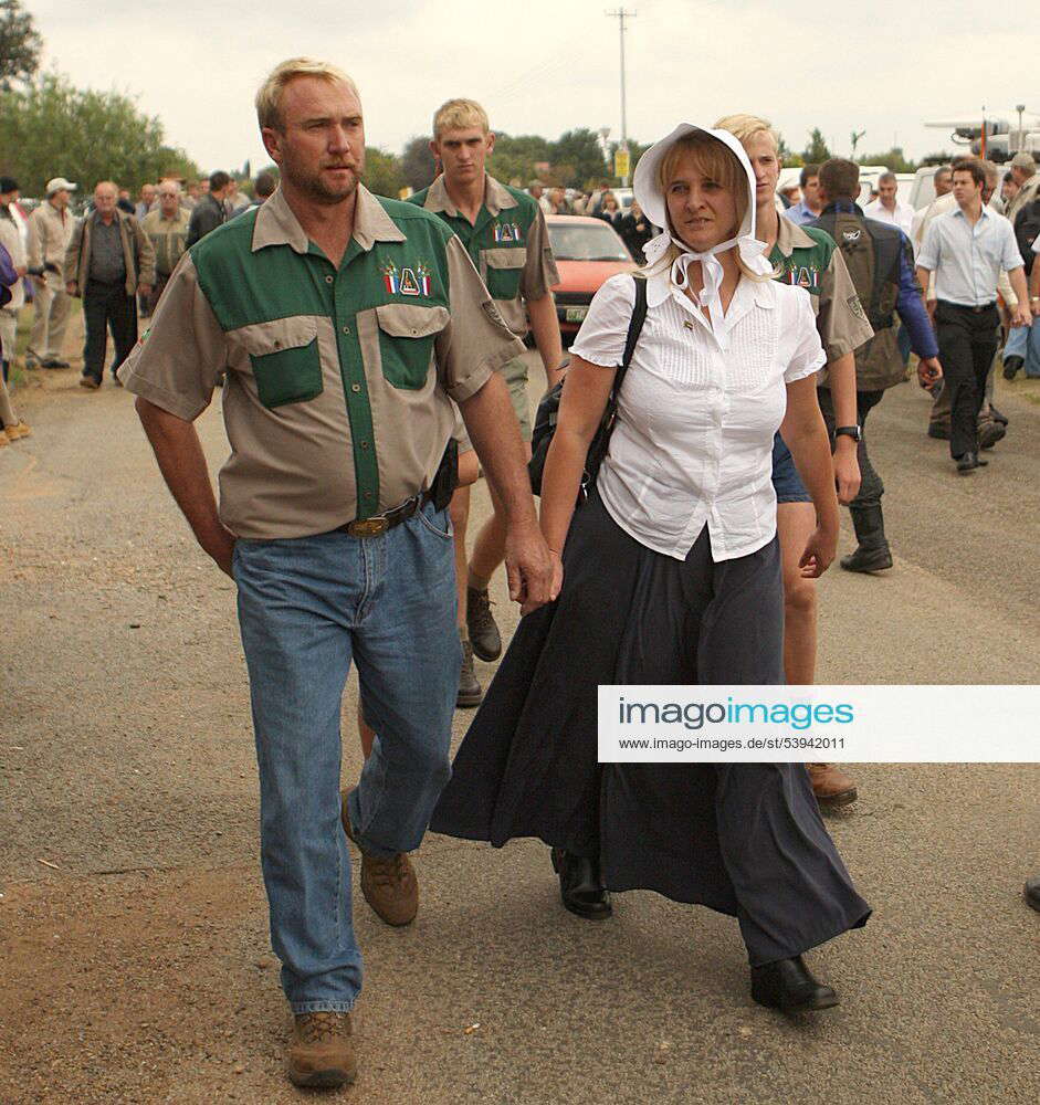 VENTERSDORP, SOUTH AFRICA - 9 April 2010: Mourners wearing traditional ...