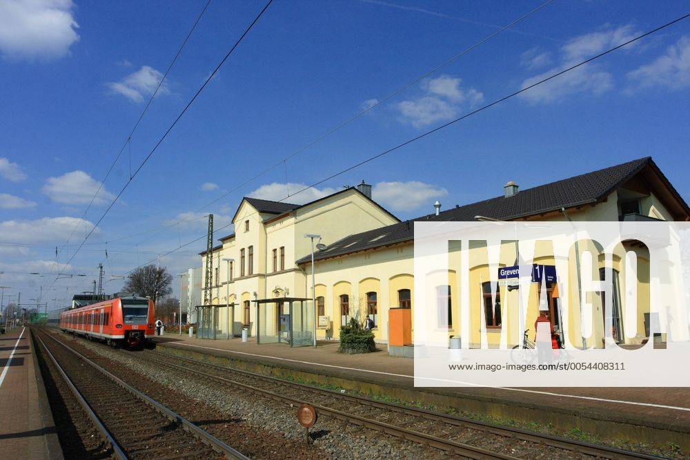 DEU, Deutschland, Greven Regionalbahn der Deutschen Bahn von Münster nach Rheine im Bahnhof von
