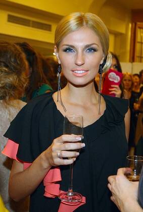 Alisa mojizalar mamlakatida porno film 50-60 yoshli etuk ayollar bilan frantsuz pornosini tomosha qiling.