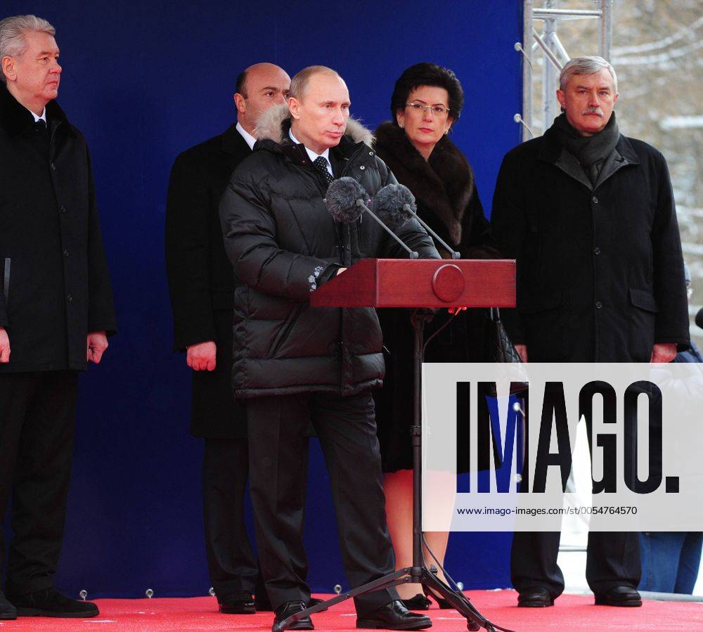 Itar Tass Moscow Russia December 21 2010 Russia S Prime Minister Vladimir Putin Front Speaks 7115