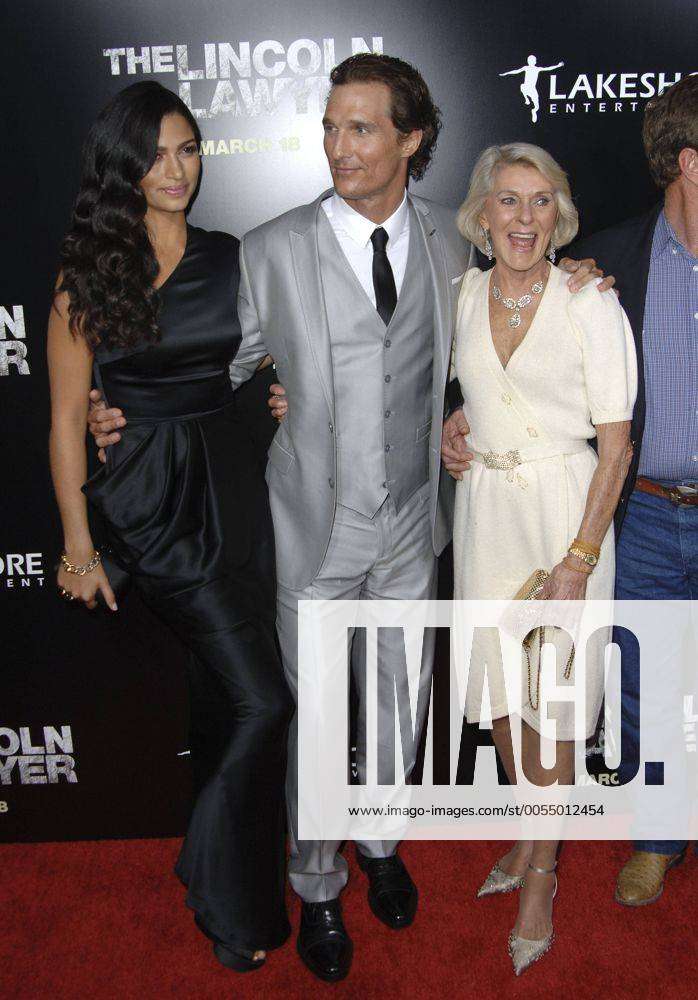 Matthew McConaughey, wife Camila Alves & mother Mary McCabe - Screening ...