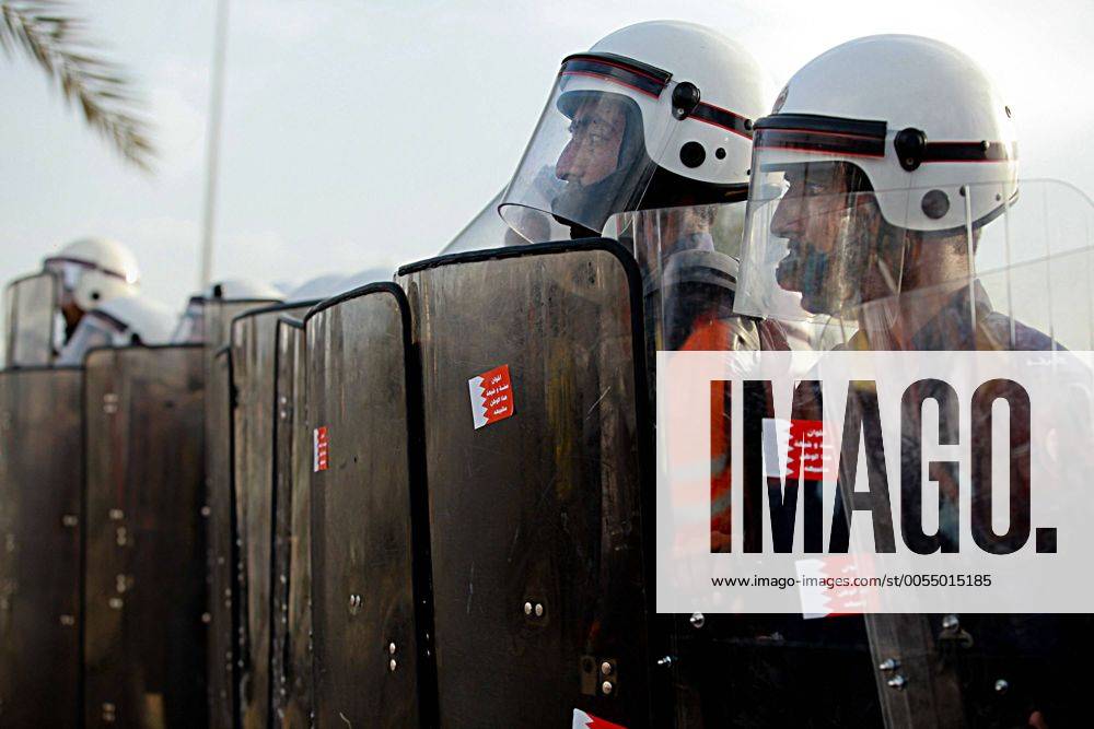 RIFFA, Bahrain - Bahraini riot police officers watch demonstrations in ...