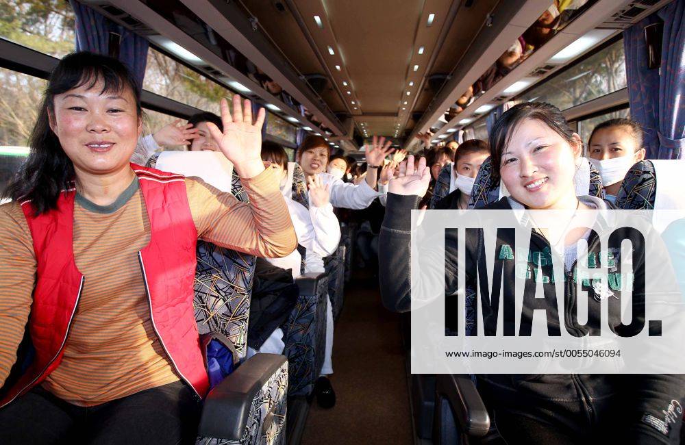 niigata-chinese-evacuees-are-seen-in-a-bus-to-airport-before-flying