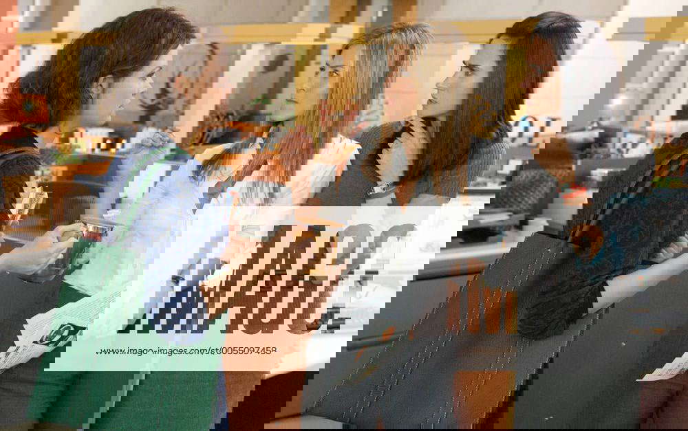 2009 He s Just Not That Into You Movie Set PICTURED (LR) GINNIFER