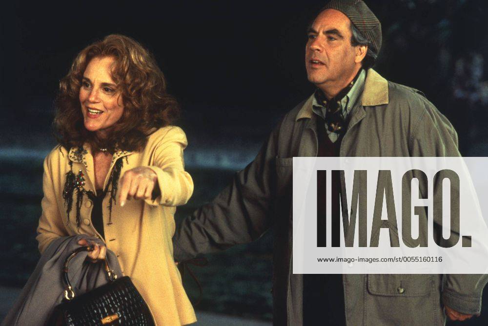 1994 Mixed Nuts Movie Set PICTURED ROBERT KLEIN as Mr. Lobel and