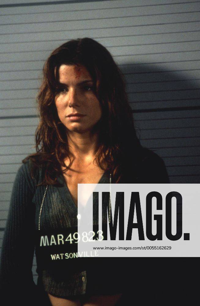 1995 - The Net - Movie Set PICTURED: SANDRA BULLOCK as Angela Bennett ...