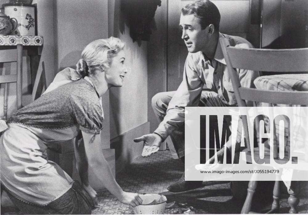 1959 - The FBI Story - Movie Set PICTURED: JIMMY STEWART, VERA MILES ...