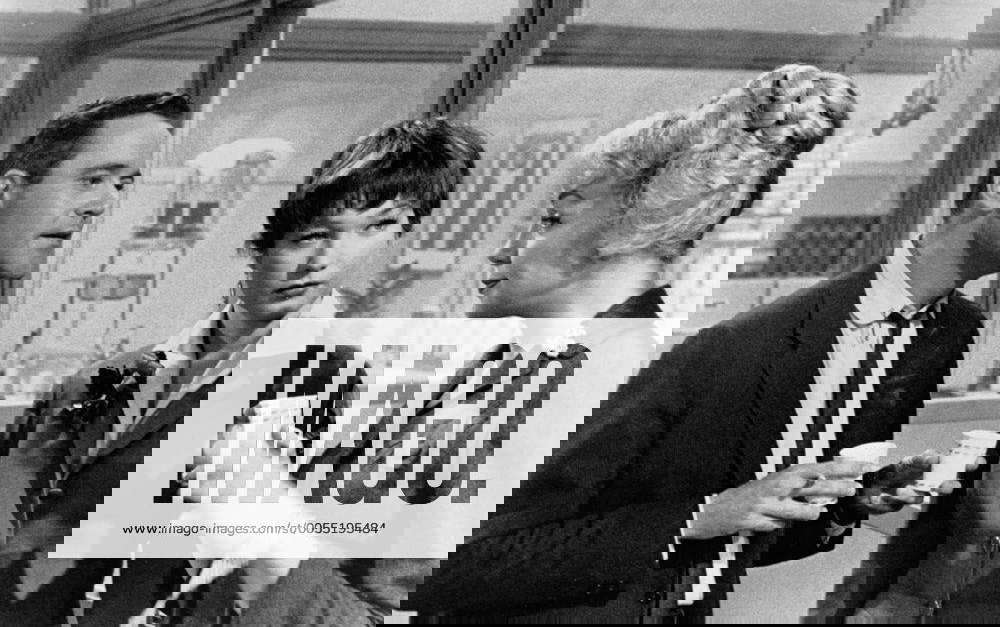 1960 The Apartment Movie Set PICTURED JACK LEMMON as C.C. Bud