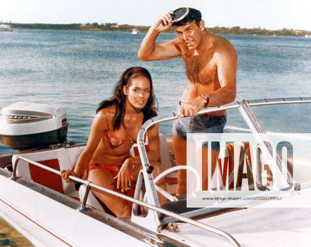 Thunderball Movie Set Pictured Claudine Auger As Dominique Domino Derval Sean Connery As