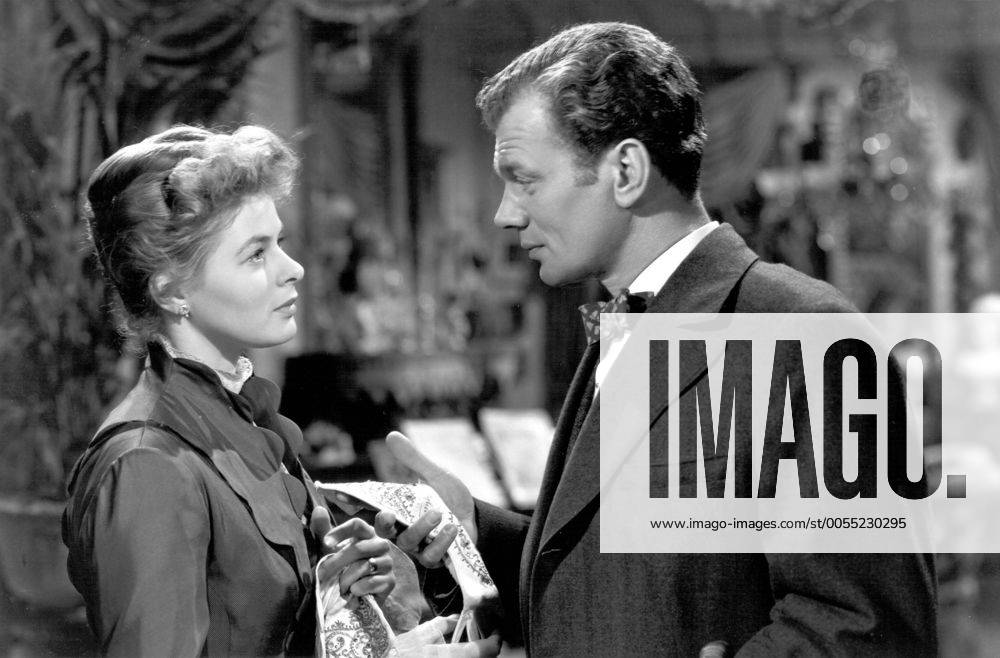 1944 - Gaslight - Movie Set PICTURED: INGRID BERGMAN as Paula Alquist ...