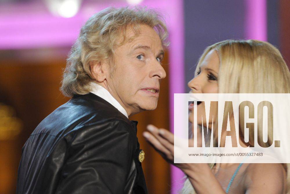 Moderator Thomas Gottschalk Und Moderatorin Michelle Hunziker Küssen Sich Kuss Wetten Dass 3153