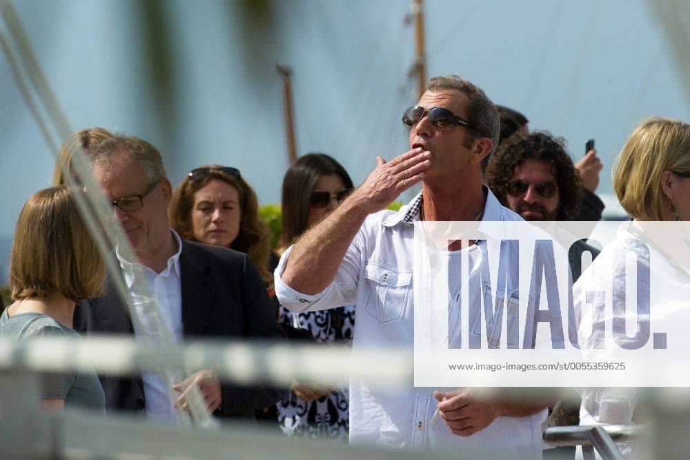 FRANCE Cannes US actor Mel Gibson with a electronic cigarette