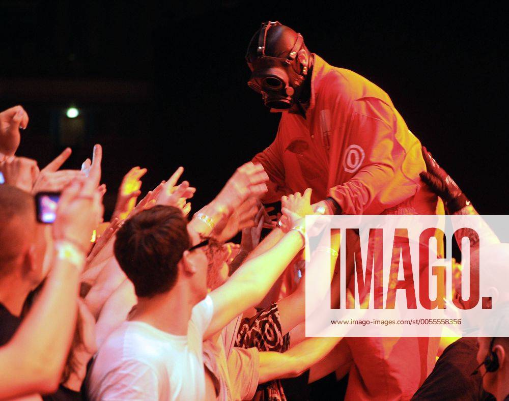 ITAR-TASS: MOSCOW, RUSSIA. JUNE 29, 2011. Slipknot turntablist (DJ) Sid ...